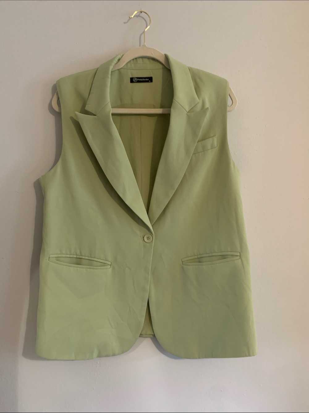 PRETTY GARDEN Tailored Sleeveless Blazer Vest in Sage Green
